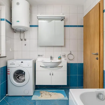 Cozy In With Jacuzzi Semesterbostad