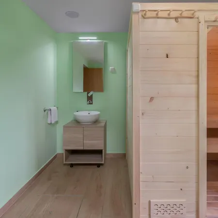 In With Sauna *